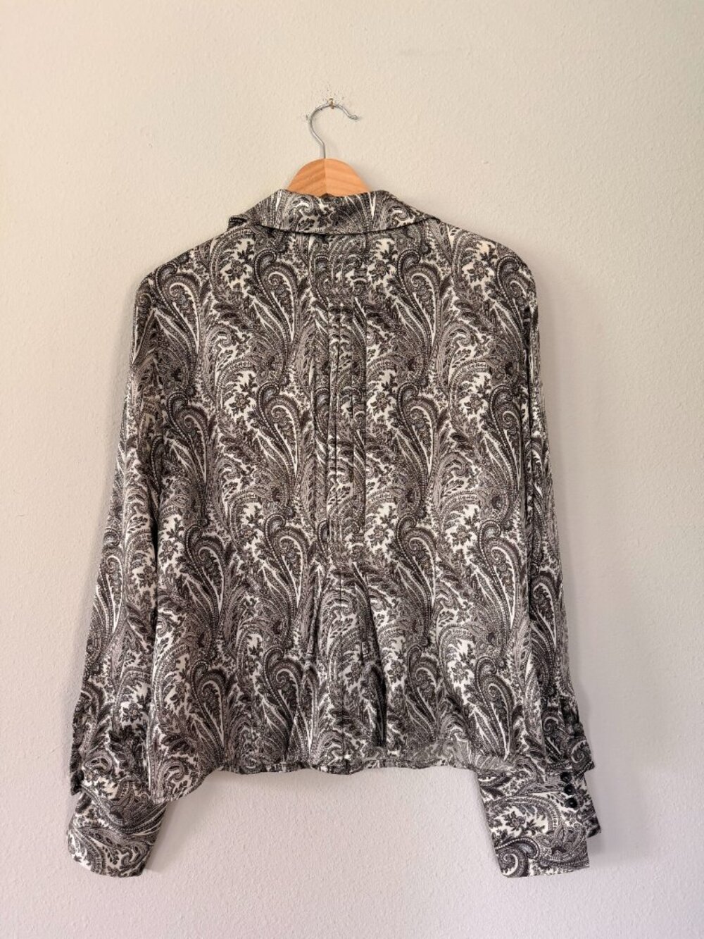 Jones New York 100% Silk Paisley Blouse — Sz 10, Pleated Back - Picture 4 of 4
